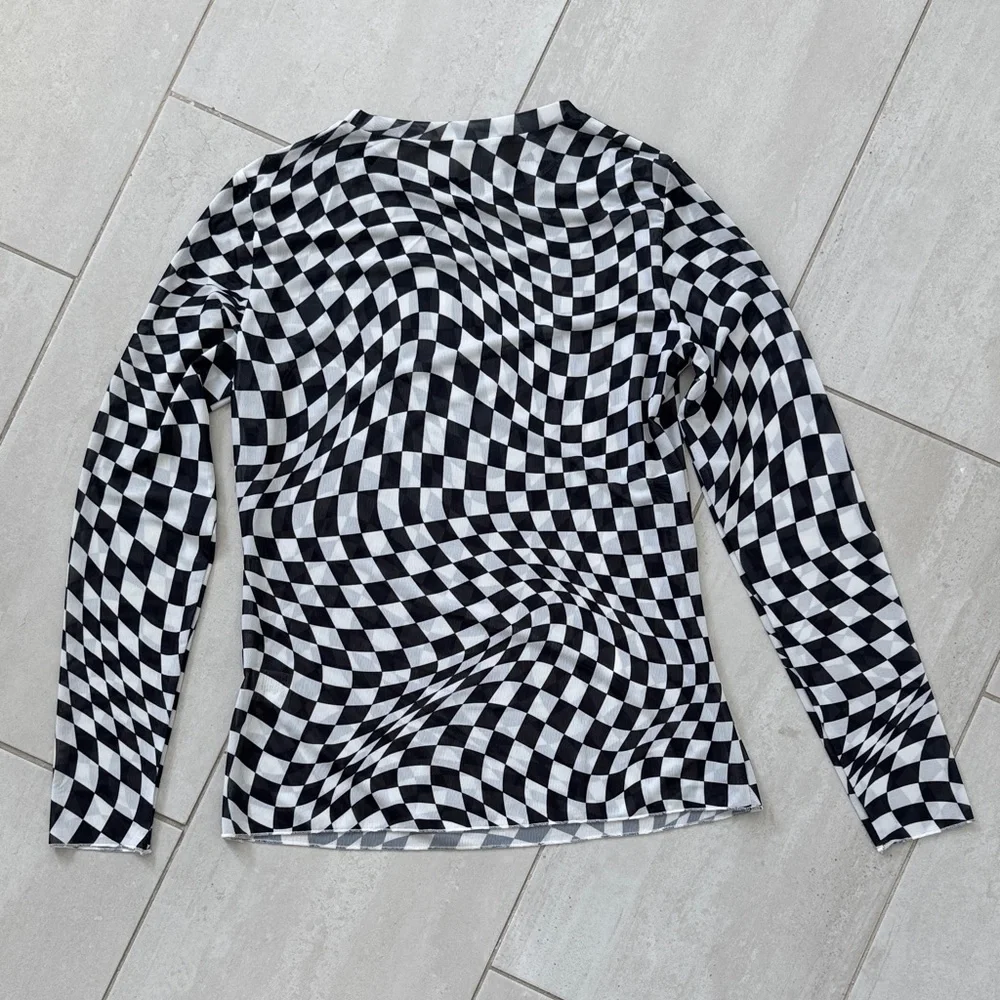 Black and White Checkered Mesh Long Sleeve Shirt - Picture 4 of 4